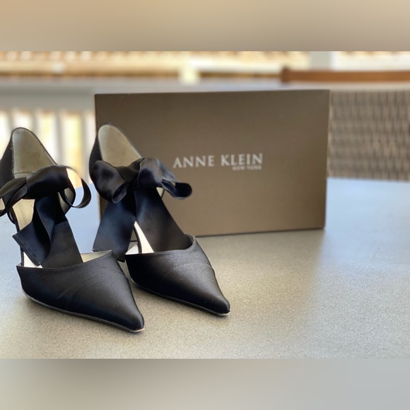 Elegant Shoe for the upcoming holiday celebrations